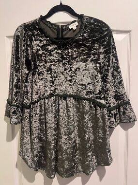 POL size small green velvet top